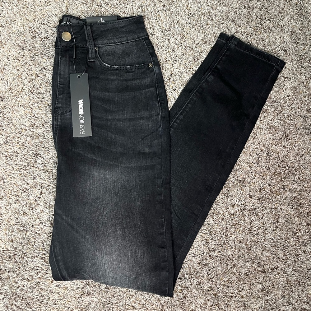 Fashion Nova Solid Black Stretch Skinny Jean NWT Women’s Size‎ 1
